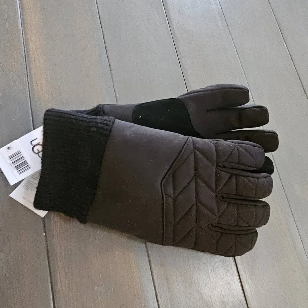 UGG Black Quilted Winter Gloves  Warm & Cozy Cold Weather Gloves Size Small NWT
